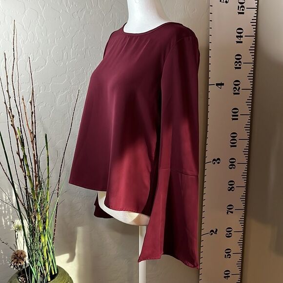 one Clothing XS burgundy top w/ long bell sleeves and open back. Sz XS. - Picture 2 of 10